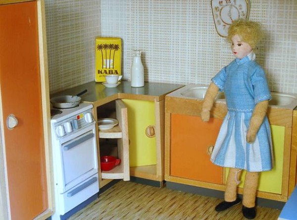K&uuml;chenm&ouml;bel von Bodo Hennig, Biegep&uuml;ppchen von Erna Meyer